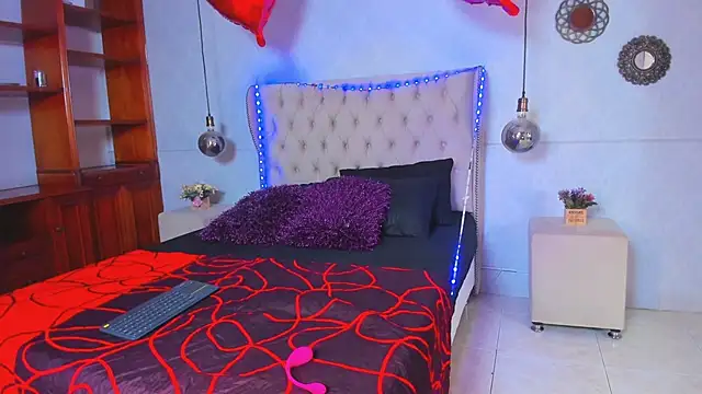 scarleett brown  online show from February 19, 2025, 7:48 pm