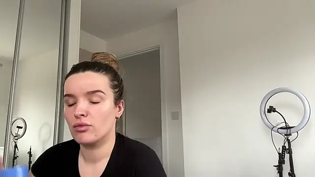 maisiesmithx online show from April 4, 2026, 1:17 pm