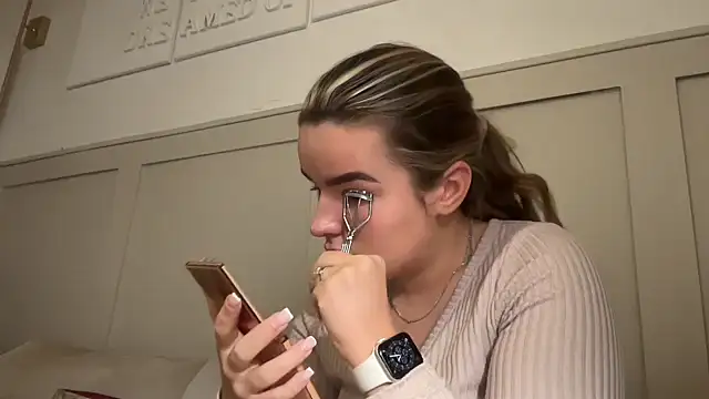 maisiesmithx online show from November 7, 2025, 11:04 am