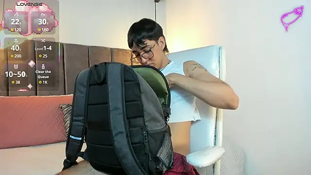 Snapshot of Dark_hairy_ chatting on March 21, 2025, 1:56 pm Dark hairy  online show from March 21, 2025, 1:56 pm