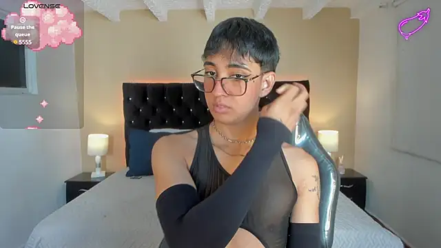 Snapshot of Dark_hairy_ chatting on March 7, 2025, 2:01 pm Dark hairy  online show from March 7, 2025, 2:01 pm