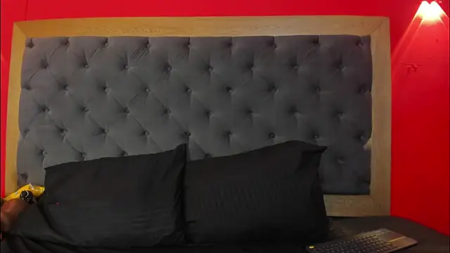 Snapshot of YayaHilton chatting on October 5, 2025, 5:20 am YayaHilton online show from October 5, 2025, 5:20 am