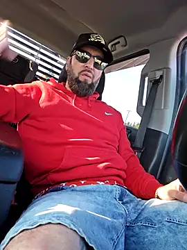 Snapshot of Beardedtattood chatting on September 18, 2025, 1:03 pm Beardedtattood online show from September 18, 2025, 1:03 pm