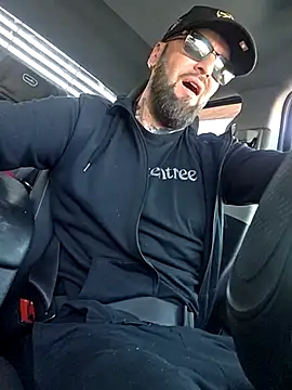 Snapshot of Beardedtattood chatting on October 8, 2025, 11:56 am Beardedtattood online show from October 8, 2025, 11:56 am