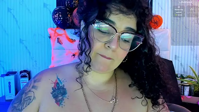 Snapshot of Reginavegaa chatting on November 1, 2025, 11:37 am Reginavegaa online show from November 1, 2025, 11:37 am