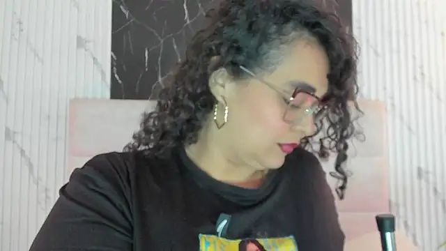 Reginavegaa online show from April 8, 2026, 11:44 am