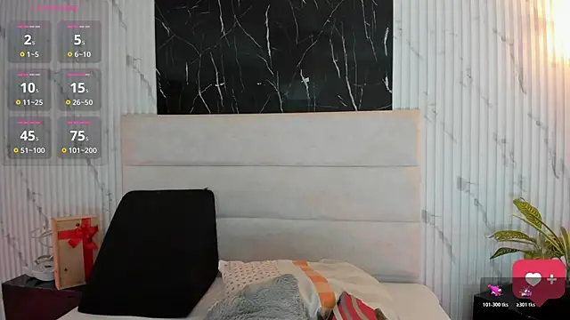 Snapshot of Reginavegaa chatting on February 25, 2026, 11:43 am Reginavegaa online show from February 25, 2026, 11:43 am