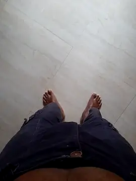 Snapshot of SuranSexy33 chatting on January 2, 2025, 6:50 am SuranSexy33 online show from January 2, 2025, 6:50 am