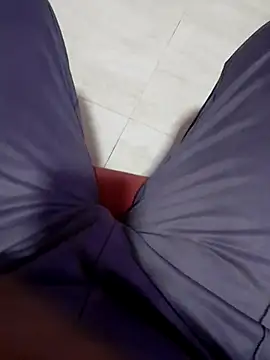 Snapshot of SuranSexy33 chatting on February 22, 2025, 1:02 pm SuranSexy33 online show from February 22, 2025, 1:02 pm