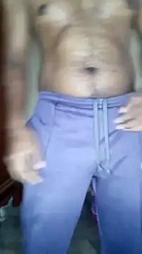 Snapshot of SuranSexy33 chatting on January 4, 2025, 8:39 am SuranSexy33 online show from January 4, 2025, 8:39 am