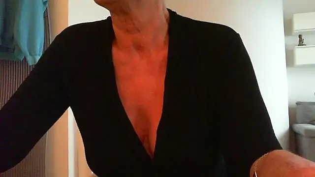 Snapshot of __Angel78__ chatting on October 5, 2025, 1:35 pm Angel78 online show from October 5, 2025, 1:35 pm