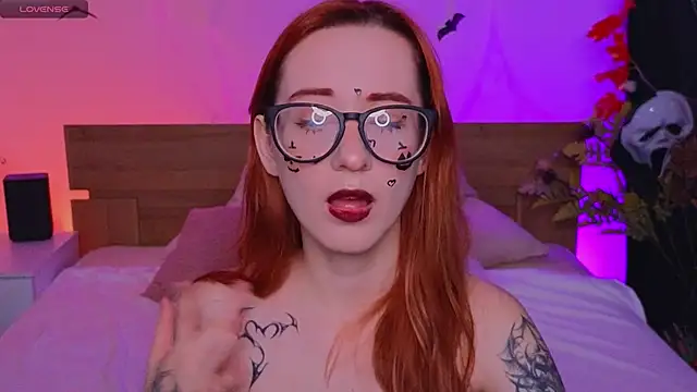 Snapshot of Dark_Lola_ chatting on October 19, 2025, 11:29 pm Dark Lola  online show from October 19, 2025, 11:29 pm