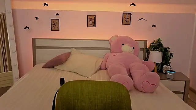 Snapshot of Dark_Lola_ chatting on October 27, 2025, 11:27 pm Dark Lola  online show from October 27, 2025, 11:27 pm