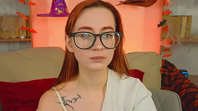 Snapshot of Dark_Lola_ chatting on October 17, 2025, 1:31 am Dark Lola  online show from October 17, 2025, 1:31 am