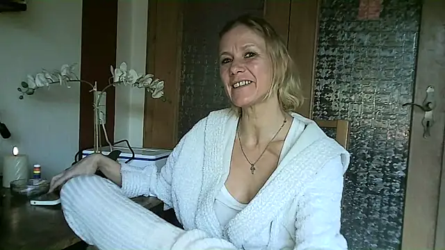 Snapshot of yola181 chatting on March 12, 2025, 10:26 am yola181 online show from March 12, 2025, 10:26 am