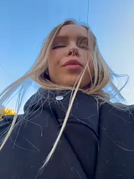 Snapshot of mur_girl chatting on October 18, 2025, 11:45 am mur girl online show from October 18, 2025, 11:45 am