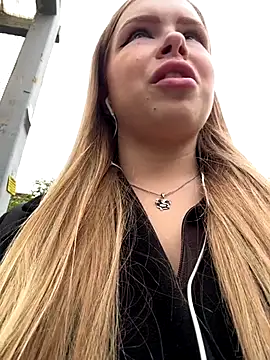 Snapshot of mur_girl chatting on October 5, 2025, 12:40 pm mur girl online show from October 5, 2025, 12:40 pm