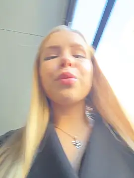 Snapshot of mur_girl chatting on October 17, 2025, 9:34 am mur girl online show from October 17, 2025, 9:34 am