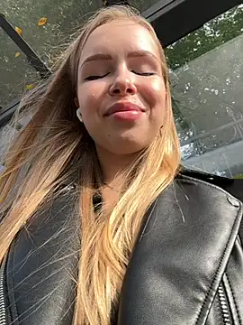 Snapshot of mur_girl chatting on September 21, 2025, 11:15 am mur girl online show from September 21, 2025, 11:15 am