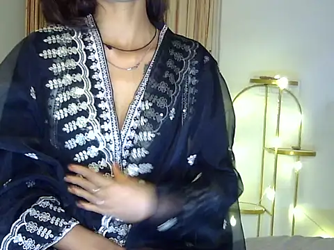 MAAYRA 09 online show from October 22, 2025, 12:26 pm