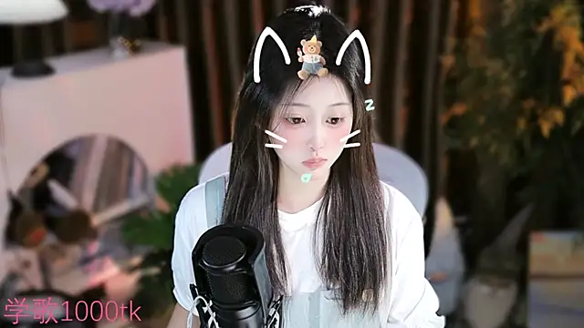 Arwyn-rr online show from September 25, 2025, 2:12 pm