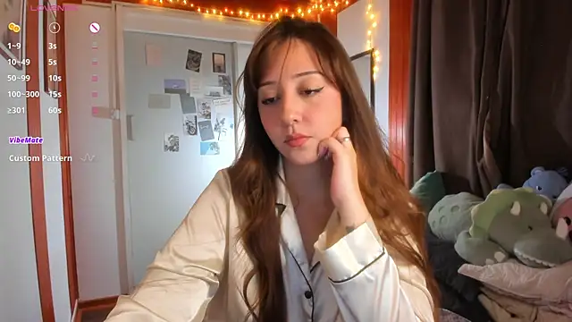 Snapshot of HeyTati chatting on July 4, 2026, 3:57 am HeyTati online show from July 4, 2026, 3:57 am