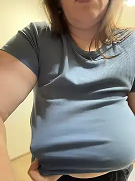 Snapshot of Your_Hot_Sister01 chatting on December 21, 2024, 2:47 pm Your Hot Sister01 online show from December 21, 2024, 2:47 pm