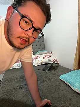 bigcock bear online show from April 14, 2026, 3:11 am