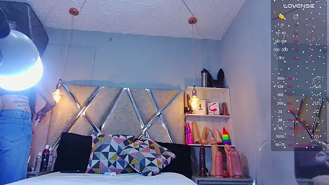 alejandra martins online show from March 6, 2025, 8:37 pm