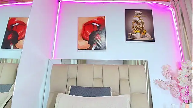 Naia x online show from April 17, 2026, 6:55 pm