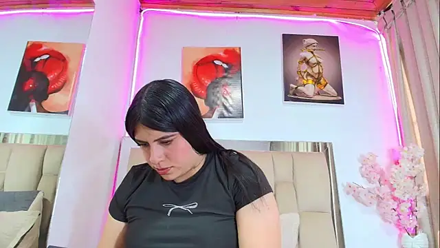 Naia x online show from April 15, 2026, 6:56 pm