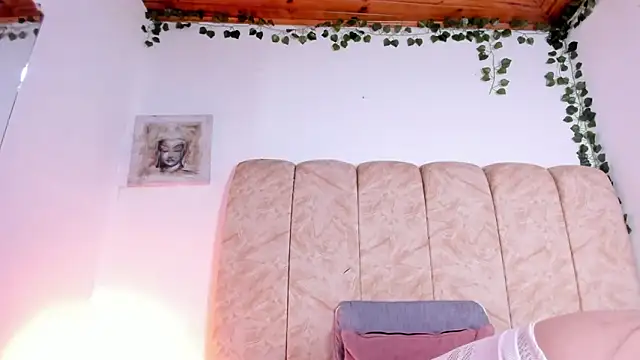 Naia x online show from March 29, 2026, 2:08 pm