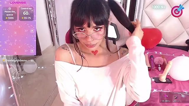 DannaDooll99 online show from February 18, 2025, 4:47 pm