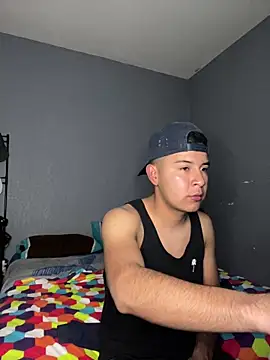 Snapshot of Oscar_Bratz chatting on December 18, 2024, 4:31 am Oscar Bratz online show from December 18, 2024, 4:31 am