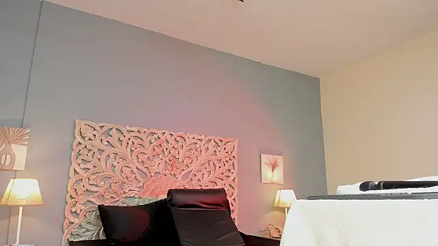 lupeebony online show from October 3, 2025, 7:26 pm