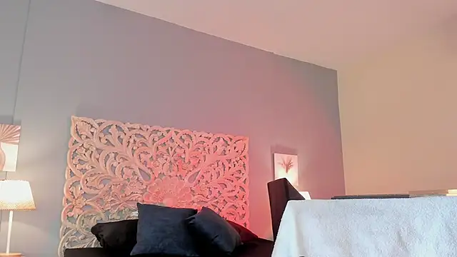 lupeebony online show from October 5, 2025, 7:26 pm