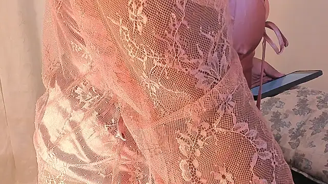 conielaurenth online show from November 14, 2025, 7:01 am