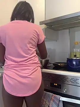 Snapshot of Delgada_culona chatting on December 11, 2024, 10:14 am Delgada culona online show from December 11, 2024, 10:14 am