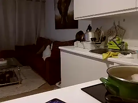 Snapshot of Delgada_culona chatting on December 18, 2024, 9:40 pm Delgada culona online show from December 18, 2024, 9:40 pm