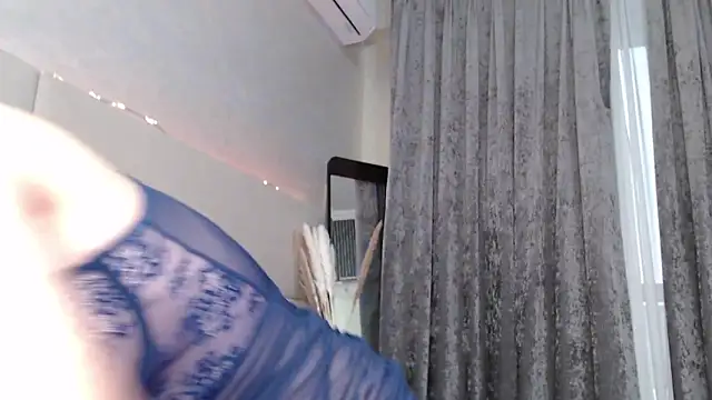 MiaRie online show from February 12, 2026, 4:12 am