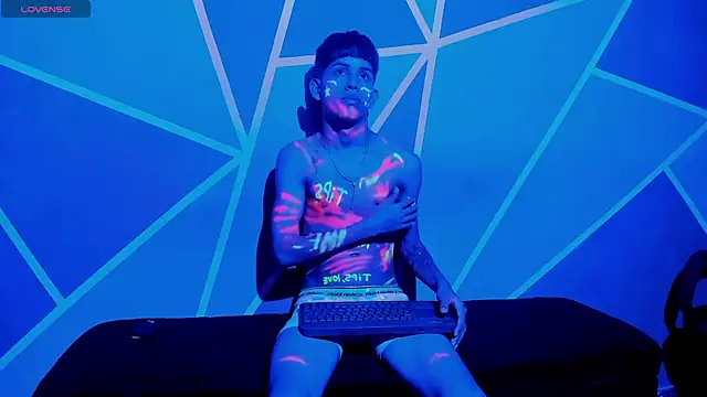 Snapshot of migueyalejo_teens chatting on October 8, 2025, 5:31 am migueyalejo teens online show from October 8, 2025, 5:31 am