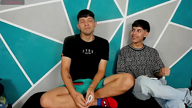 Snapshot of migueyalejo_teens chatting on October 4, 2025, 3:08 am migueyalejo teens online show from October 4, 2025, 3:08 am