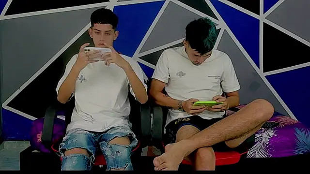 Snapshot of migueyalejo_teens chatting on March 4, 2025, 2:06 am migueyalejo teens online show from March 4, 2025, 2:06 am