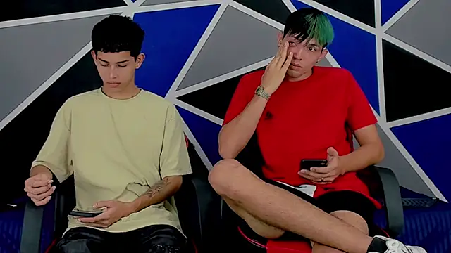 Snapshot of migueyalejo_teens chatting on February 1, 2025, 12:07 am migueyalejo teens online show from February 1, 2025, 12:07 am