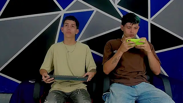 Snapshot of migueyalejo_teens chatting on March 13, 2025, 4:16 am migueyalejo teens online show from March 13, 2025, 4:16 am