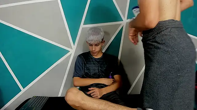 Snapshot of migueyalejo_teens chatting on October 22, 2025, 3:06 am migueyalejo teens online show from October 22, 2025, 3:06 am