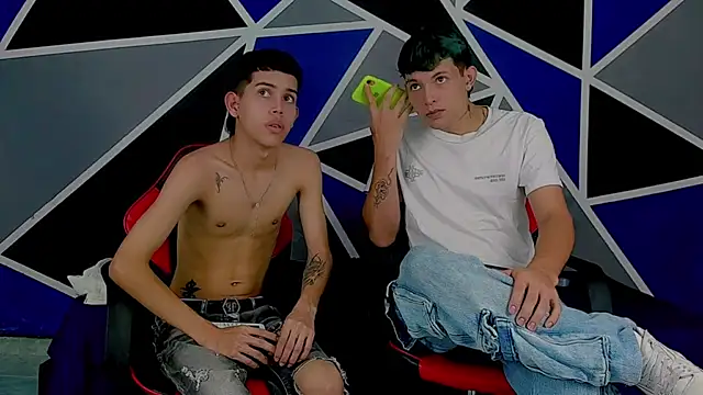 Snapshot of migueyalejo_teens chatting on March 14, 2025, 2:42 am migueyalejo teens online show from March 14, 2025, 2:42 am