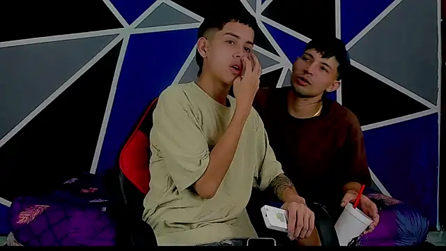 Snapshot of migueyalejo_teens chatting on February 27, 2025, 4:24 am migueyalejo teens online show from February 27, 2025, 4:24 am