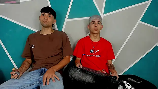 Snapshot of migueyalejo_teens chatting on October 16, 2025, 3:04 am migueyalejo teens online show from October 16, 2025, 3:04 am