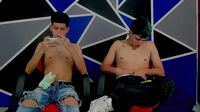 Snapshot of migueyalejo_teens chatting on March 16, 2025, 5:36 am migueyalejo teens online show from March 16, 2025, 5:36 am